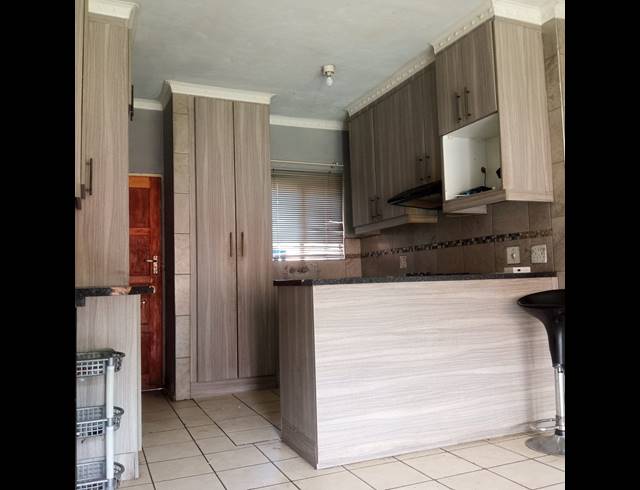3 BEDROOM APARTMENT FOR SALE IN BOKSBURG CENTRAL